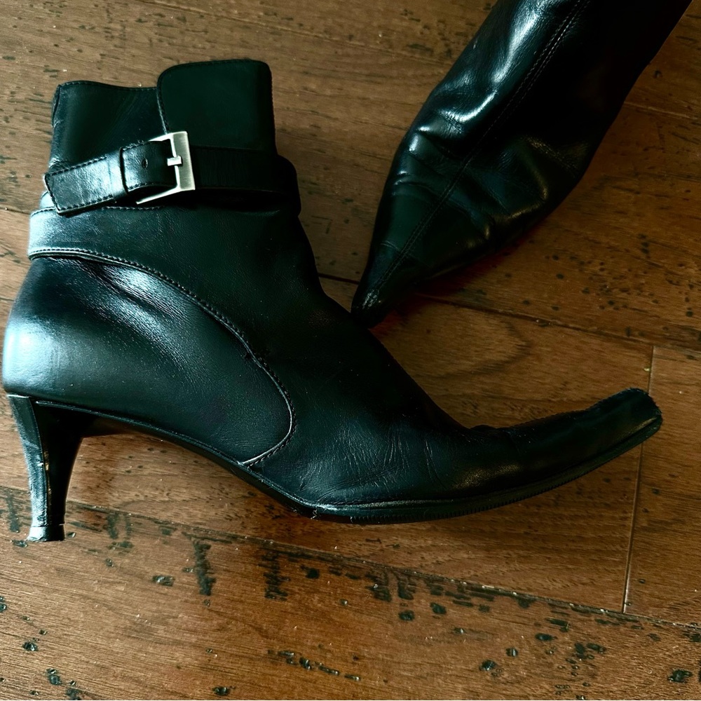 AUTHENTIC YVES SAINT LAURENT WOMENS LEATHER ANKLE BOOTS -size 8.5